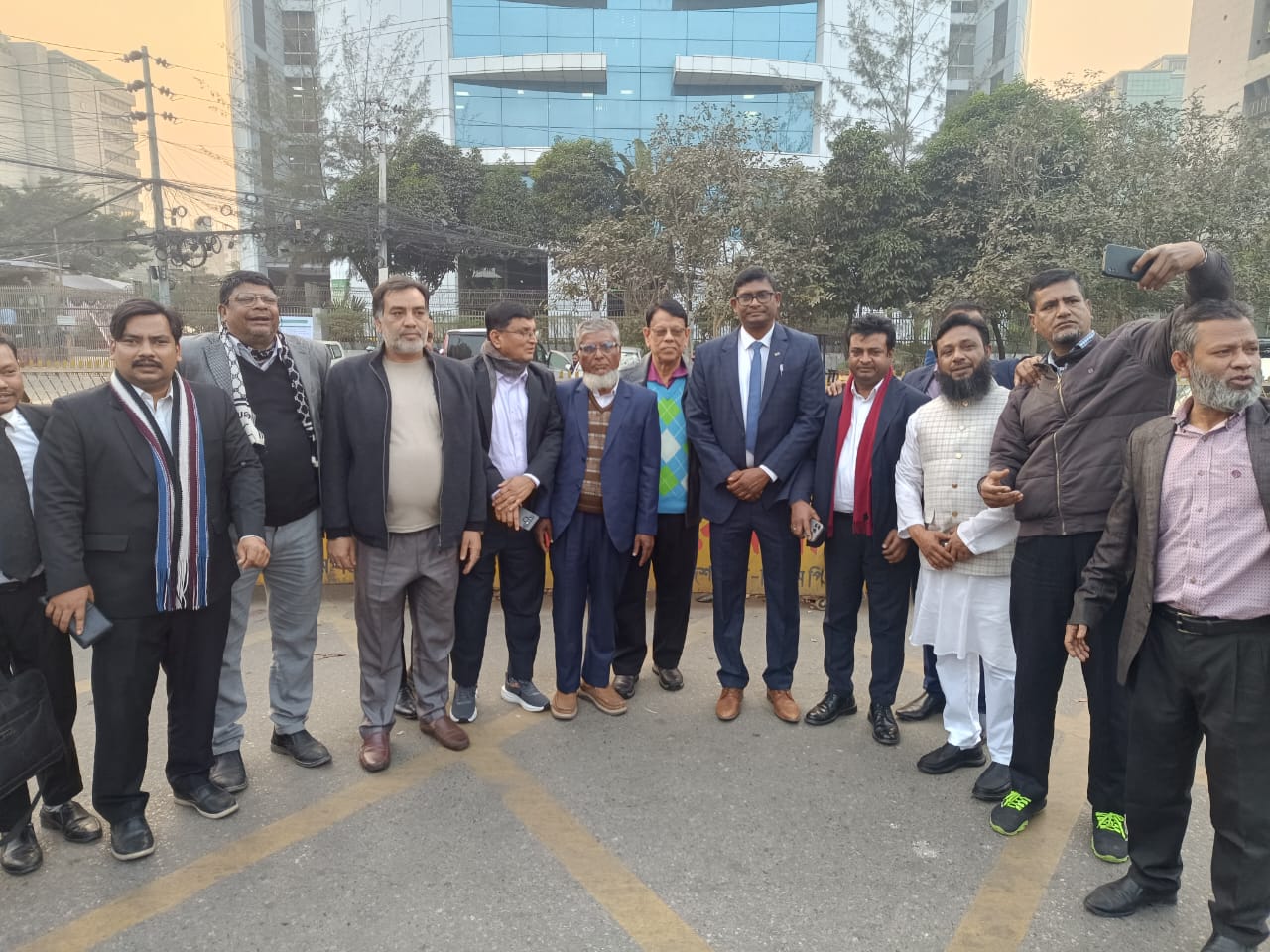 “দেশে কোন নির্বাচনী আমেজ নেই। ভোটাররা নিরুৎসাহিত, প্রার্থীরা নিরাপত্তা হীনতায় ভুগছে। দলগুলোর মধ্যে নিরুৎসাহ লক্ষ্য করা যাচ্ছে।”- জাতীয় পার্টির মহাসচিব ব্যারিস্টার শামীম হায়দার পাটোয়ারী।