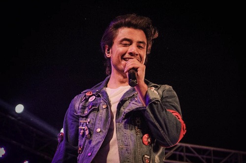 আলি জাফরের নতুন অ্যালবাম ‘রোশনি’ প্রকাশ