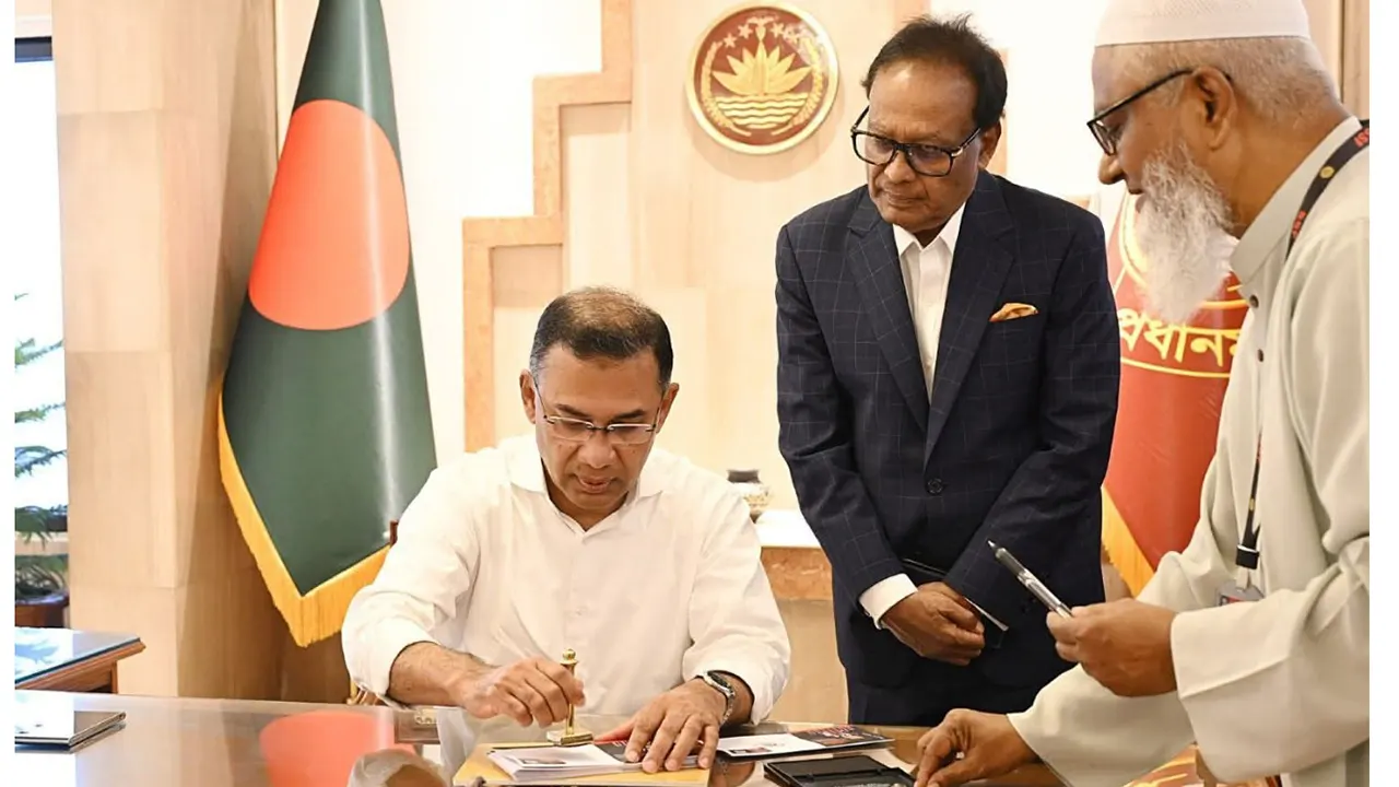 শহিদ দিবসে স্মারক ডাকটিকিট অবমুক্ত করলেন প্রধানমন্ত্রী