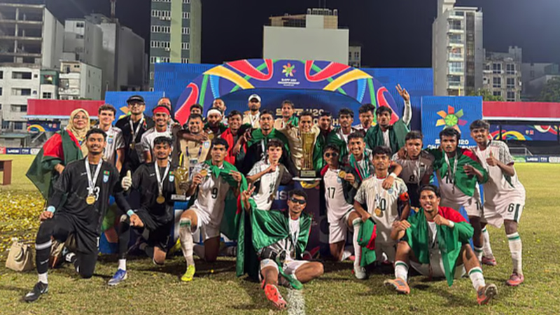 বিমানবন্দর থেকে ছাদখোলা বাসে হাতিরঝিলে যাবেন সাফজয়ী ফুটবলাররা