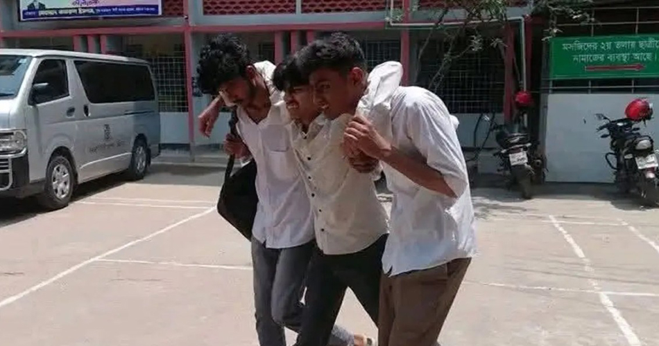 চট্টগ্রামের সরকারি সিটি কলেজে সংঘর্ষ ‘একটি পা কেটে’ নেওয়ার অভিযোগ শাহজাহান চৌধুরীর, দোষারোপ না করার আহ্বান স্বরাষ্ট্রমন্ত্রীর