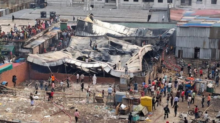 কদমতলীতে কারখানায় অগ্নিকাণ্ডে পাঁচজনের মরদেহ উদ্ধার