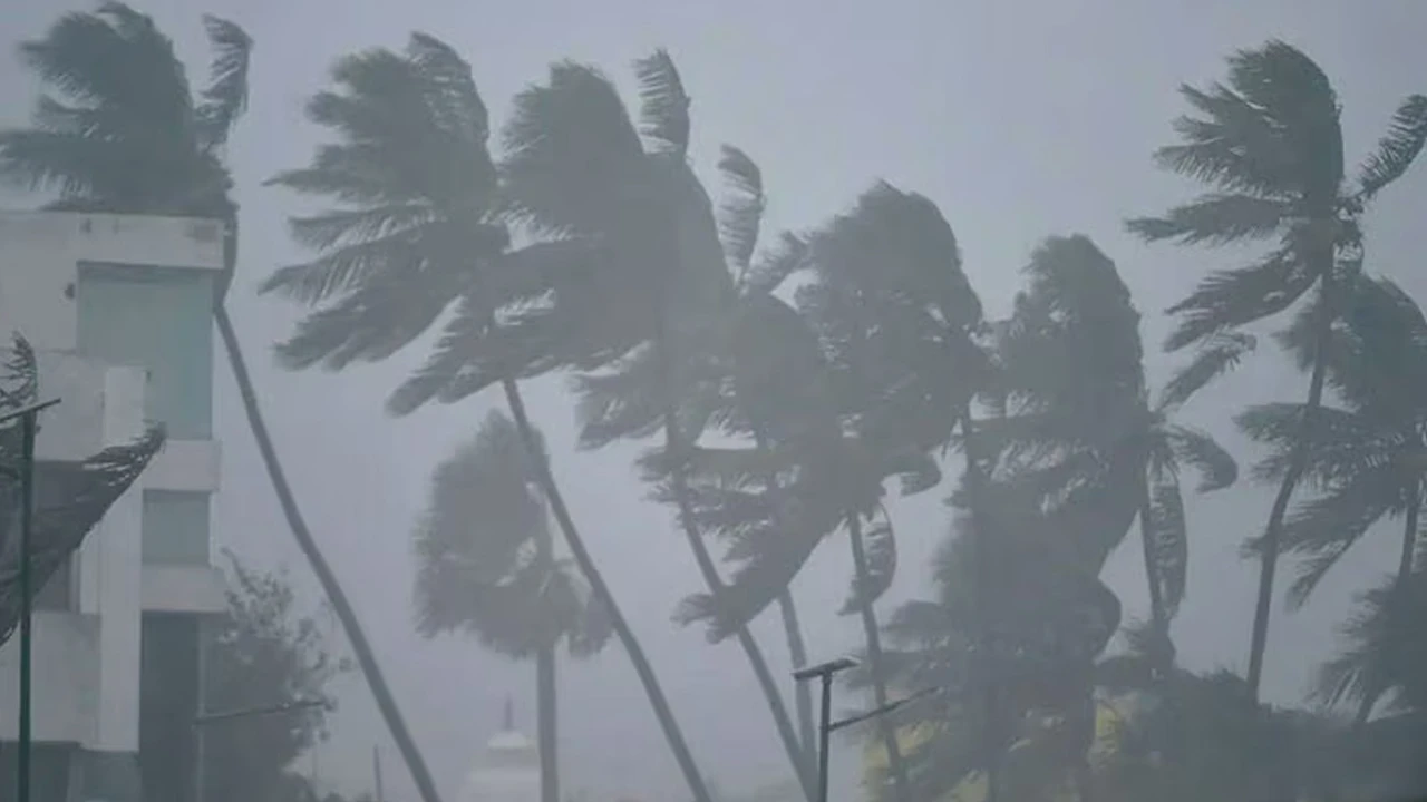 দুপুরের মধ্যে ৯ জেলায় ৬০ কিলোমিটার বেগে ঝড়ের আভাস