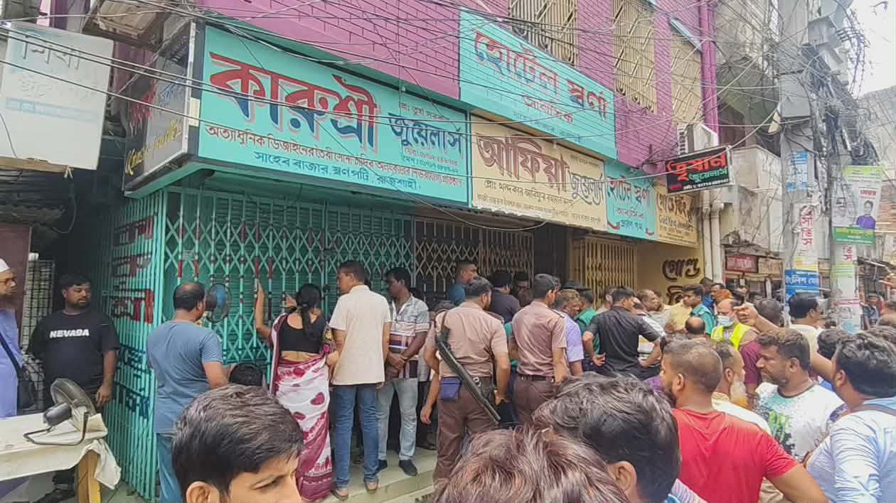 দোকানের দেয়াল কেটে কয়েক কোটি টাকার স্বর্ণালংকার লুট