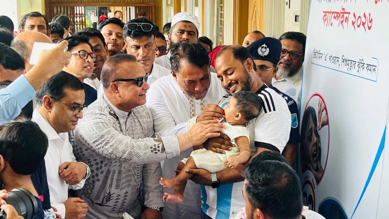 গোপালগঞ্জে ভিটামিন ‘এ’ প্লাস ক্যাম্পেইনের উদ্বোধন করলেন ডা. জিয়াউদ্দিন