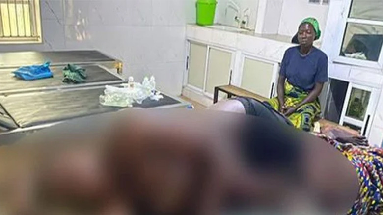 গ্রামে ঢুকে বাড়িতে বাড়িতে আগুনের পর গুলি, শিশুসহ নিহত ৩০