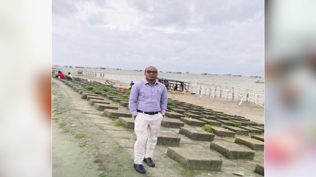 ১২ বছরের চাকরিতে শতকোটি টাকার সম্পদের অভিযোগ, কাস্টমস কর্মকর্তা আলতাফকে ঘিরে নানা প্রশ্ন