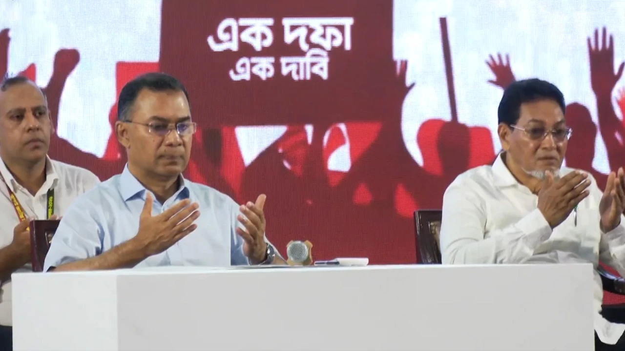 জুলাই জাতীয় সম্মেলনে যোগ দিয়েছেন প্রধানমন্ত্রী