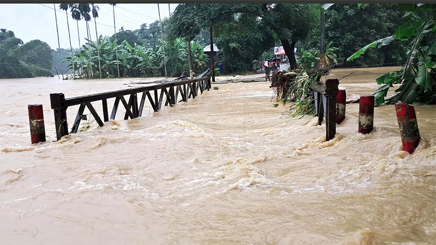 তিন নদীর পানি বিপৎসীমার ওপরে