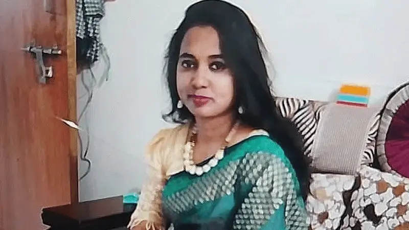 শিক্ষককে ঘরে আটকে মাথায় ১০ কোপ, শিক্ষার্থীর মা গ্রেফতার