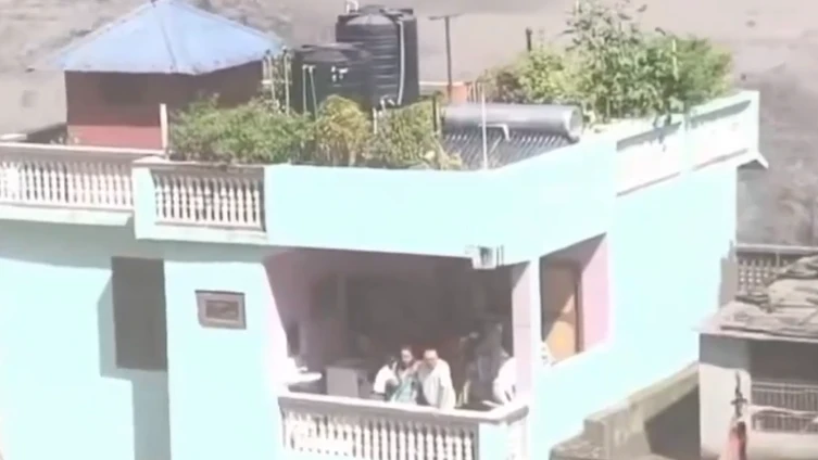 নেপালের বন্যায় সেই বাড়ির বারান্দায় আটকা পড়া ব্যক্তিরা উদ্ধার