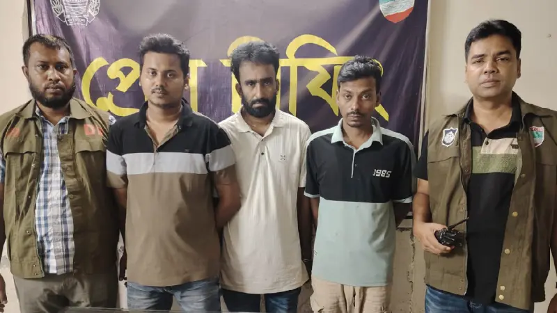 অভয়নগরে তিন সন্ত্রাসী আটক, অস্ত্র-গুলিসহ মোটরসাইকেল জব্দ