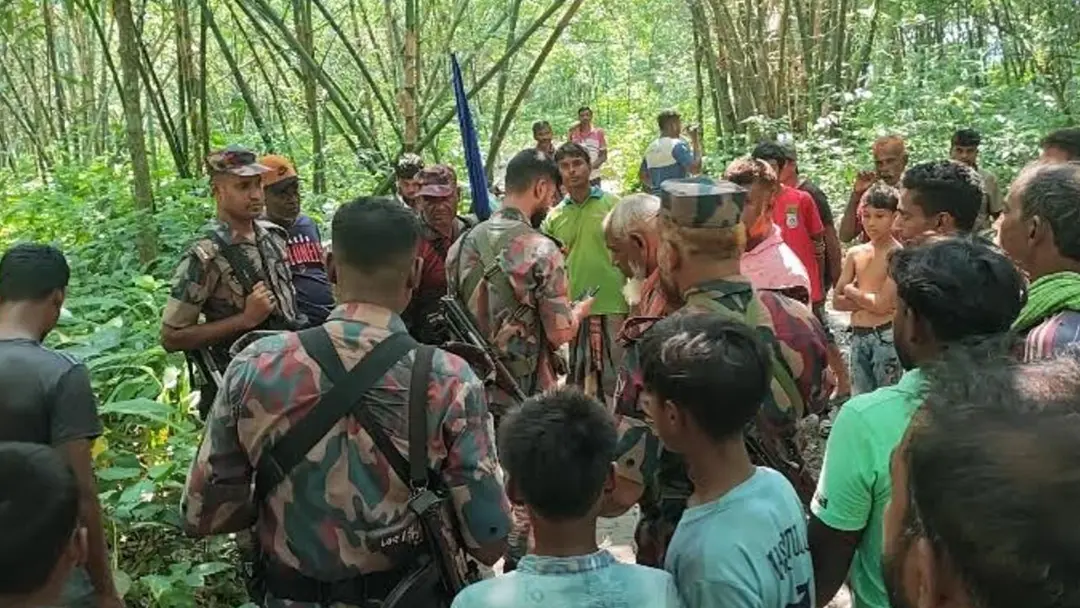 বাংলাদেশিকে ফেরত দেওয়ায় দুই ভারতীয়কে ছেড়ে দিল স্থানীয়রা
