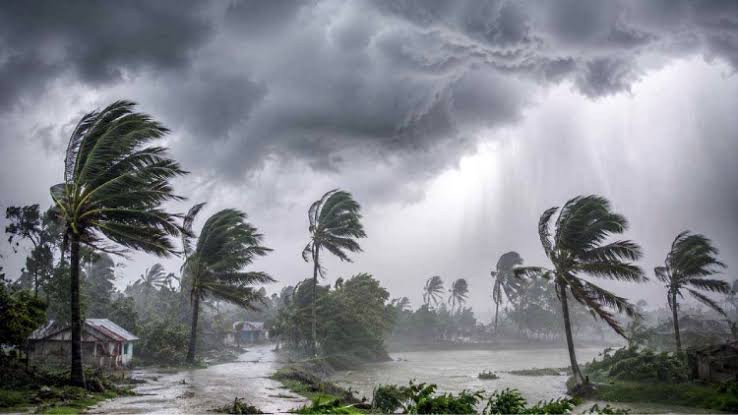 দুপুরের মধ্যে ১১ জেলায় ঝড়ের আভাস, সতর্কবার্তা