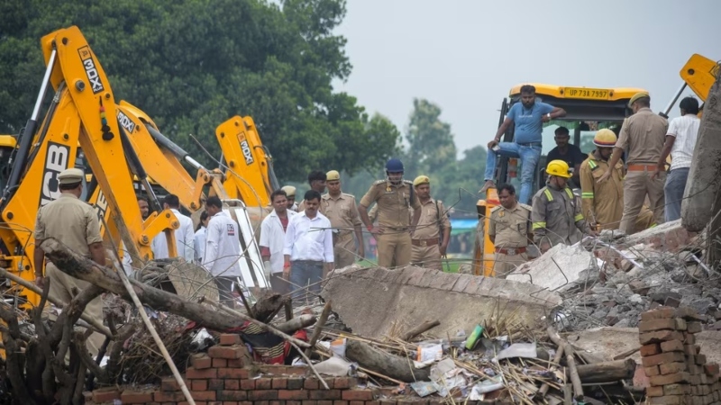ভারতের উত্তরপ্রদেশে আতশবাজি কারখানায় বিস্ফোরণ, নিহত ১১