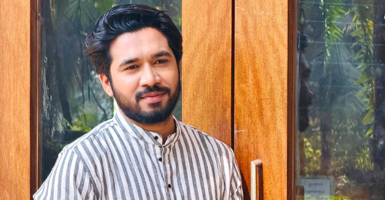 থাইল্যান্ডে দুর্ঘটনায় গুরুতর আহত অভিনেতা খায়রুল বাসার