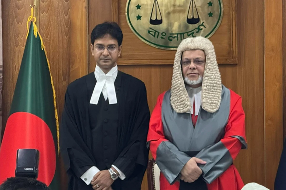 হাইকোর্টের বিচারপতি হিসেবে দেবাশীষ রায় চৌধুরীর শপথ