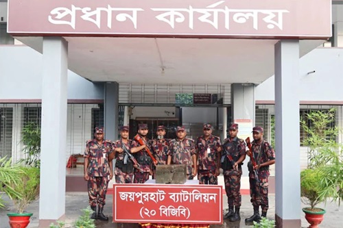 জয়পুরহাটে বিশাল বেলেপাথর উদ্ধার, ওজন ৩২০ কেজি