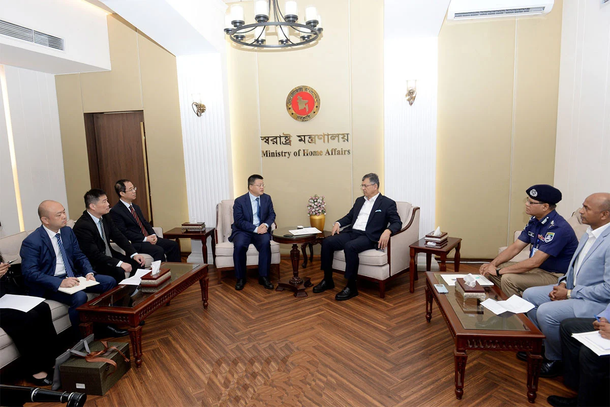 স্বরাষ্ট্রমন্ত্রীর সঙ্গে বিদায়ী চীনা রাষ্ট্রদূতের সাক্ষাৎ, দ্বিপাক্ষিক সহযোগিতা জোরদারের অঙ্গীকার