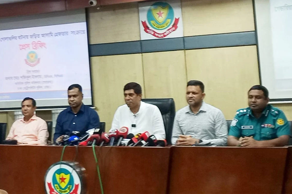 অস্ত্রধারী-চাঁদাবাজদের ছাড় নয় : ডিবি
