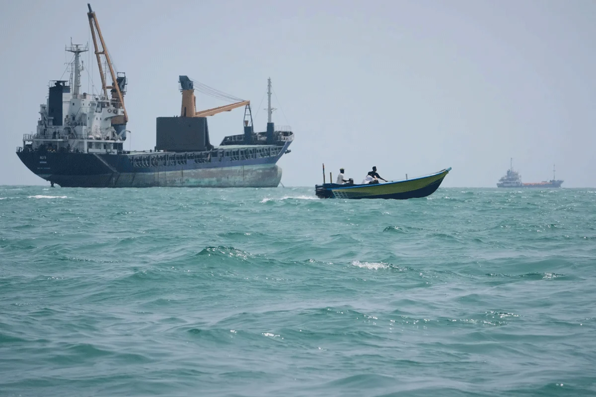 হরমুজ প্রণালিতে ১৯ জাহাজে আইআরজিসির হামলা
