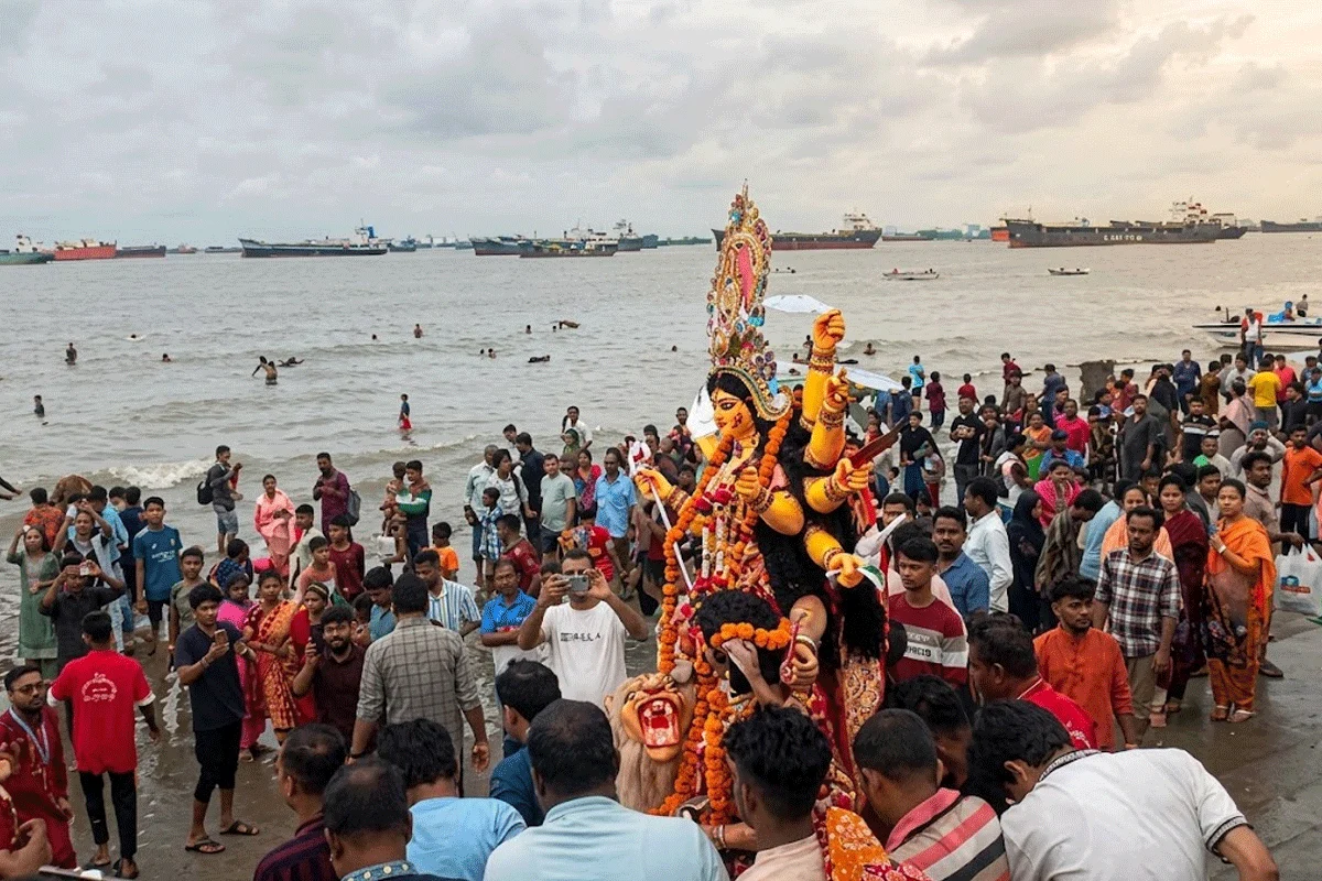 চট্টগ্রামে প্রতিমা বিসর্জনে শেষ হলো দুর্গাপূজা