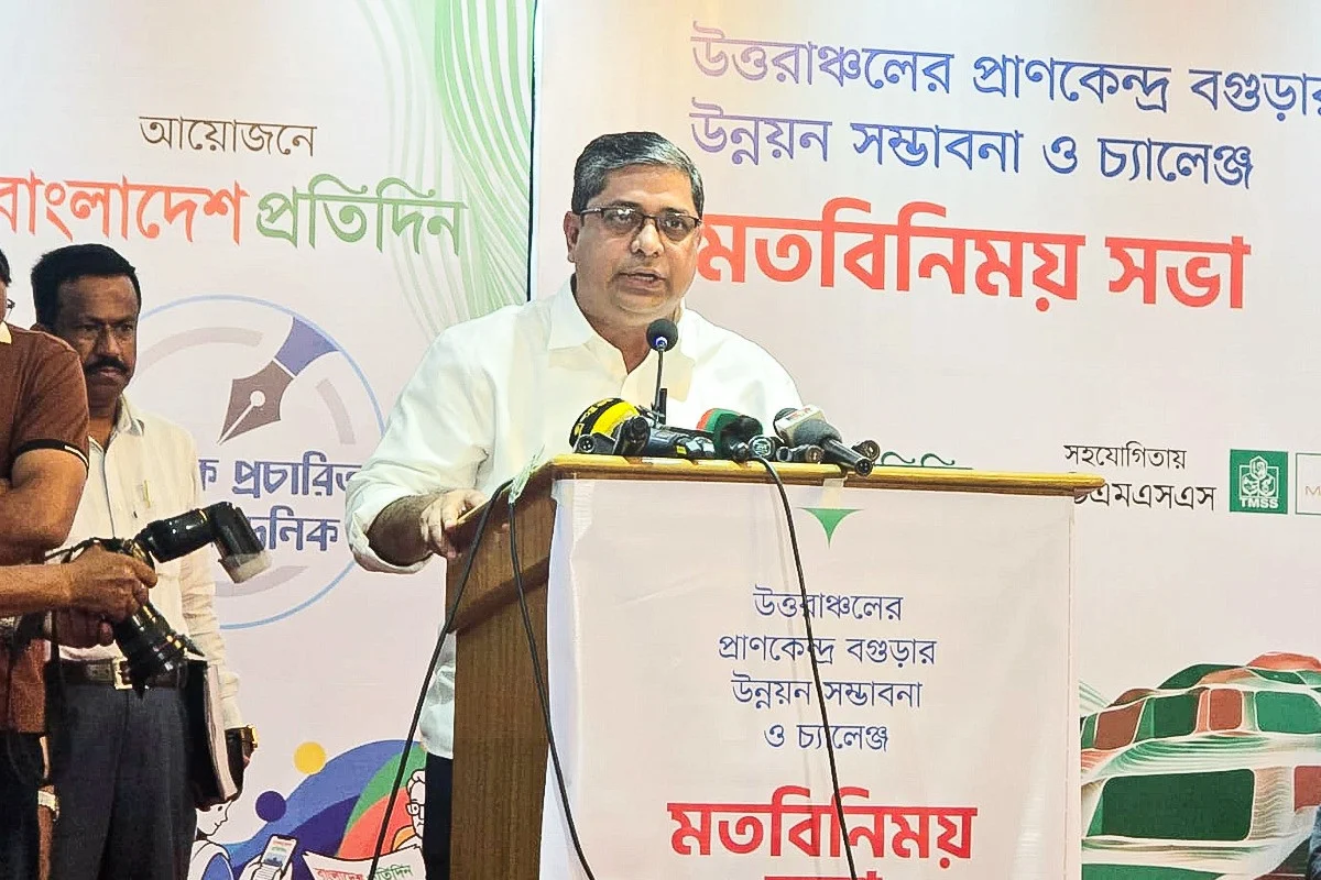 দেশের ইতিহাসে এই প্রথম কোনো ঘটনা ছাড়াই দুর্গোৎসব অনুষ্ঠিত হলো : মীর শাহে আলম