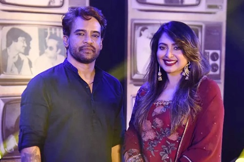 এবার ‘দ্য কিং’ সিনেমায়