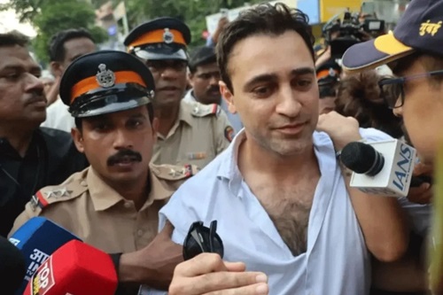 ভারত ছাড়ার নোটিশকে চ্যালেঞ্জ করলেন ইমরান খান