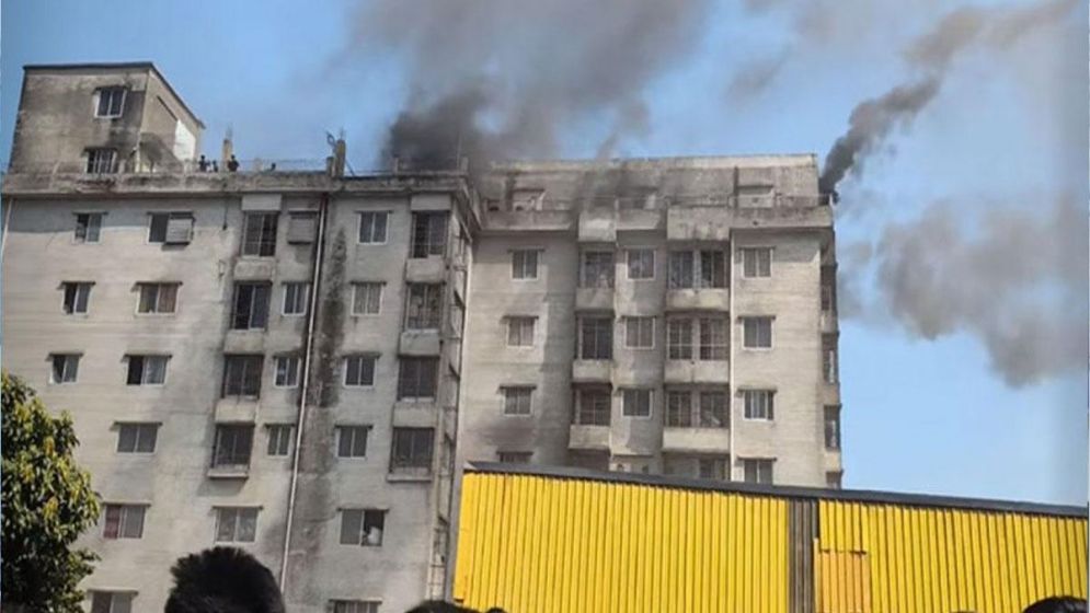 কেরানীগঞ্জে প্লাস্টিক কারখানায় আগুন, নিয়ন্ত্রণে ৮ ইউনিট