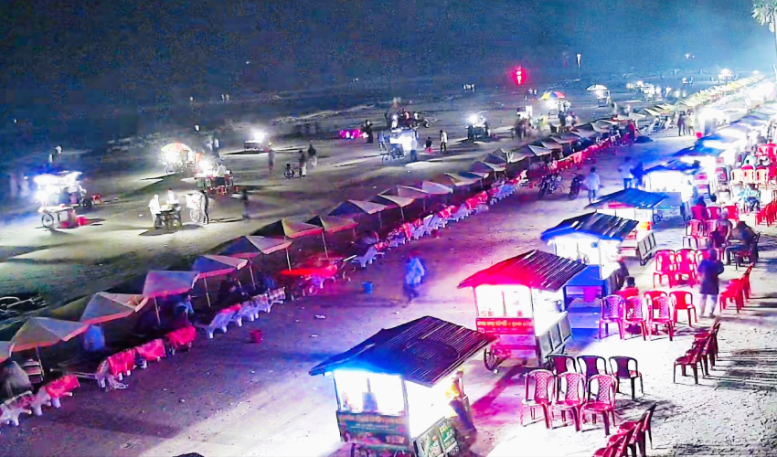 দুর্গাপূজা ও বিচ কার্নিভাল ঘিরে উৎসবমুখর কুয়াকাটা